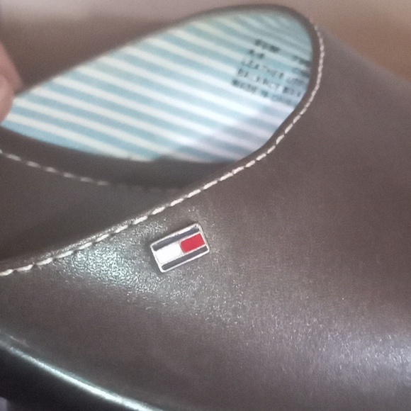 Tommy Hilfiger Slides- Womans size 7/8 - Picture 3 of 17